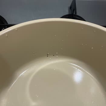 Gallery Crystal Neoflam Tencerelerin Soyulması Problemi