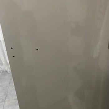 Mondi Yatak Odası Takımı Gardırop Kapakları Arkası Delik Deşik