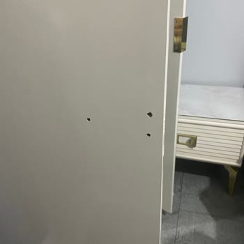 Mondi Yatak Odası Takımı Gardırop Kapakları Arkası Delik Deşik