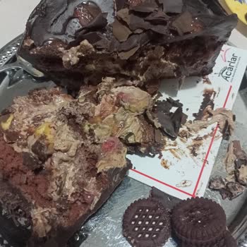 Acarlar Unlu Mamüller Mustafa T**** Pasta Çok Kötüydü