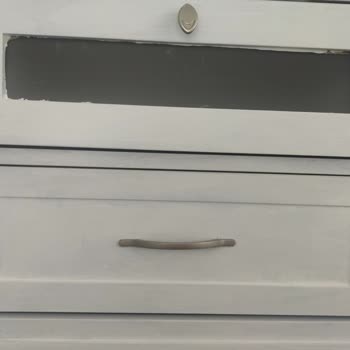 Dyo Hobilux Boyanın Mobilyaları Boyarken Rengini Kapatmaması