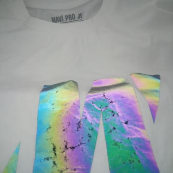 Mavi T-shirt Logo Üzeri Soyulma