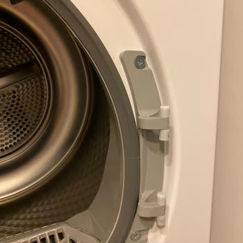 Arçelik 810 Km Kurutma Makinesi Kapağı Plastikten Yapılmış Parçalandı