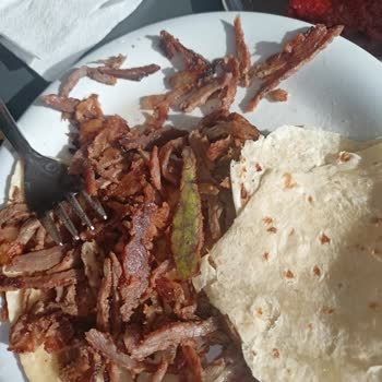 Köfteci Yusuf Döner Tabağında Çıkan Farklı Gıda