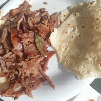 Köfteci Yusuf Döner Tabağında Çıkan Farklı Gıda