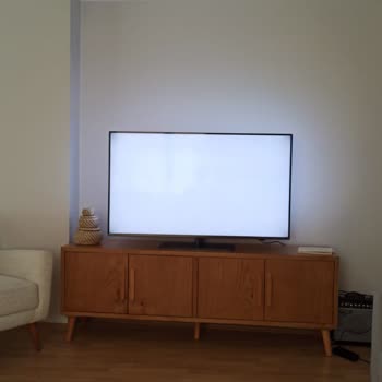 PHILIPS TV Philips 55PUS8808 Ekran 4 Köşe Kararma Problemi