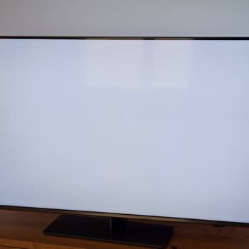PHILIPS TV Philips 55PUS8808 Ekran 4 Köşe Kararma Problemi