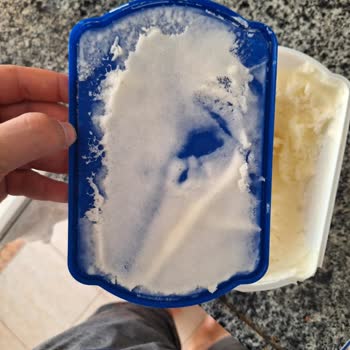 Algida Dövme Dondurma Eriyip Tekrar Dondurulmuş Gibi