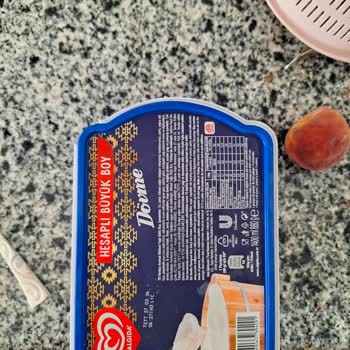 Algida Dövme Dondurma Eriyip Tekrar Dondurulmuş Gibi