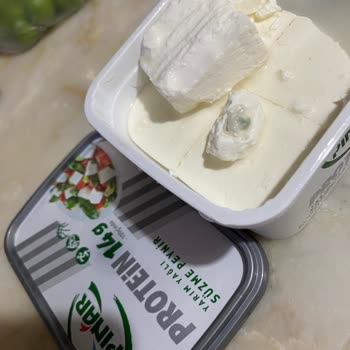 Pınar Et ve Süt Marketten Alınan Süzme Peynirin Küflü Çıkması