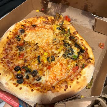Domino's Pizza Gaziemir Şubesi'nden Gelen Pizza Ve Hizmet Hayal Kırıklığı Yarattı