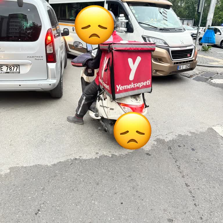 Yemeksepeti Saygısız Kurye Çarpması