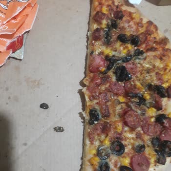 Little Caesars Pizza Yerken Zeytin Çekirdeği Çıktı Dışım Kırıldı.