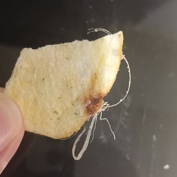 Lays İçinden Çıkan Madde