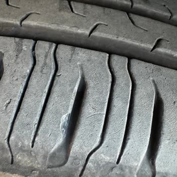 Continental 2023 Ford Focus Aracımın Lastiklerimde Derin Aşınmalar