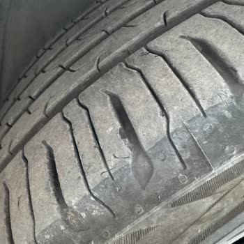 Continental 2023 Ford Focus Aracımın Lastiklerimde Derin Aşınmalar