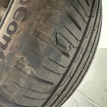 Continental 2023 Ford Focus Aracımın Lastiklerimde Derin Aşınmalar