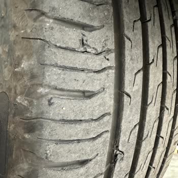 Continental 2023 Ford Focus Aracımın Lastiklerimde Derin Aşınmalar