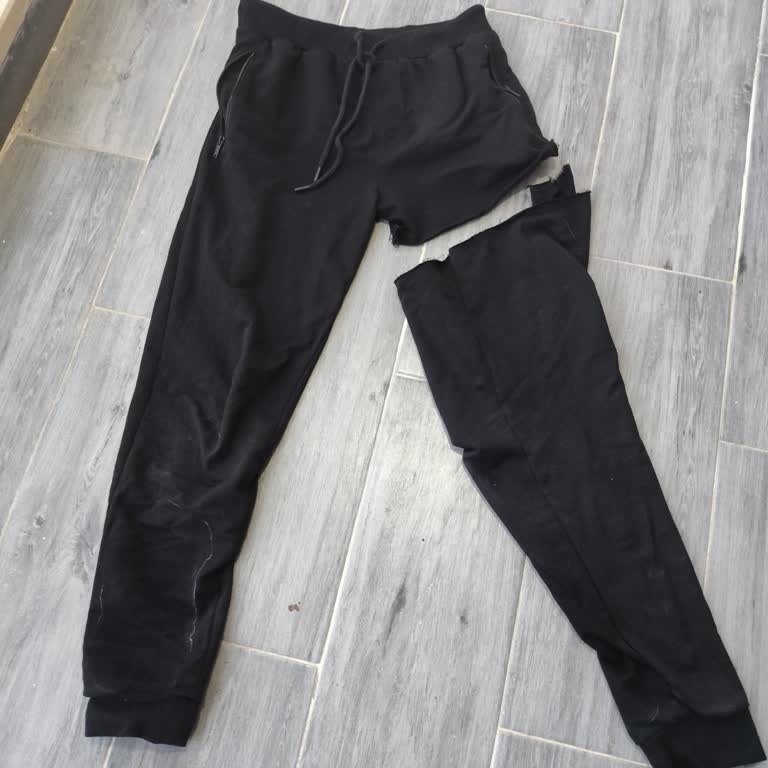 LCW Eşofman İkiye Bölündü