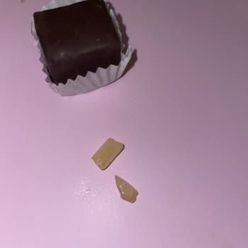 Çitlekçi Çekme Helvadan Sert Cisim Çıktı