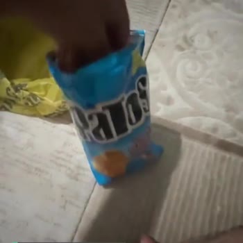 Patos Marka Cips İçinden Tuhaf Bir Şey Çıktı!