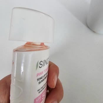Sinoz Pink Touch Sunscreen Box Leaking