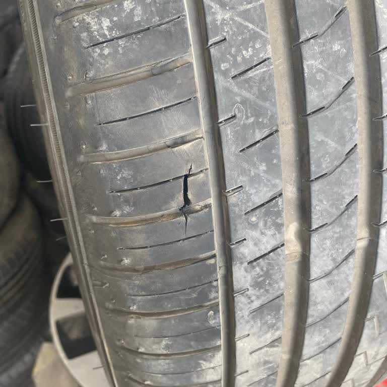 Pazarama Falken Lastik Kazaya Sebebiyet Veriyordu.