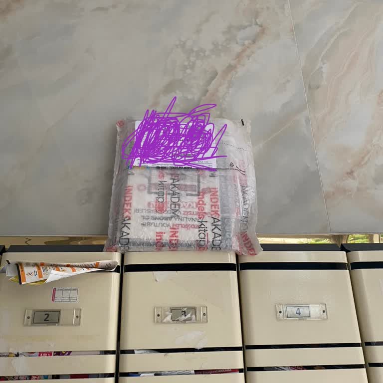 PTT Kargomu Apartmanın Girişine Bıraktı Ve Haber Vermedi