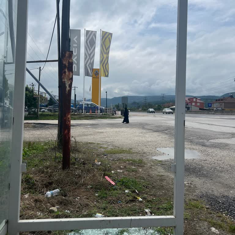 Ernaz İlgisiz Alakasız Memnuniyetsiz