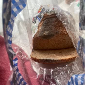 Getir'in Küflü Tarihi Geçmiş Ekmek Göndermesi