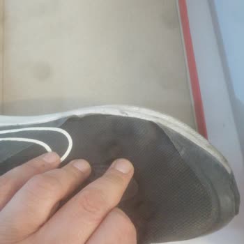 Nike Üründe Yırtılma Açılma Astar Yırtılması
