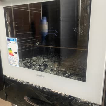 Simfer Fırın İç Camı Patladı