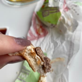 Burger King Hamburgerden Kıl Çıktı