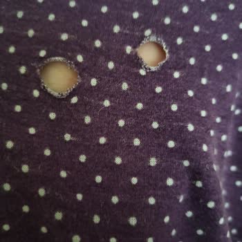 SEG Marka Çamaşır Makinesi Kıyafetleri Delik Deşik Yaptı.