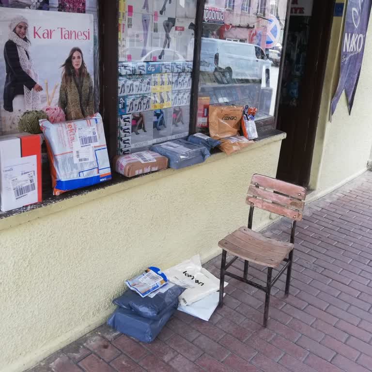 MNG Kargo Kargoları Sokağa Atıyor