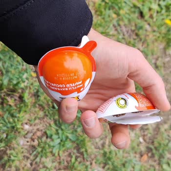 Kinder Çikolata Üzerinde Mantar Benzeri Üremeler.