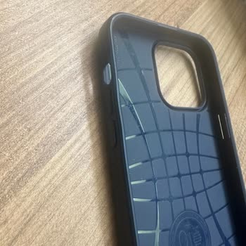 Spigen Türkiye Kılıf Yamuldu Ve Hemen Bollaştı Tamamen Hayal Kırıklığı Oldu