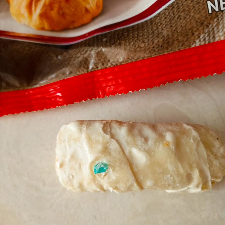 Ülker Süper Fresh Patatesli Rulo Börek Ten Çıkan Plastik Parçası