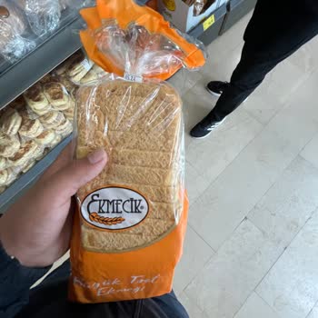 BİM Tost Ekmeği İçindeki Böcek