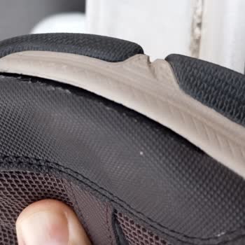 Kısa Sürede Yanları Açılan Skechers Ayakkabı Değiştirilmedi.