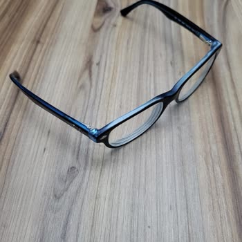 Rayban Glasses Paint Flaking Complaint