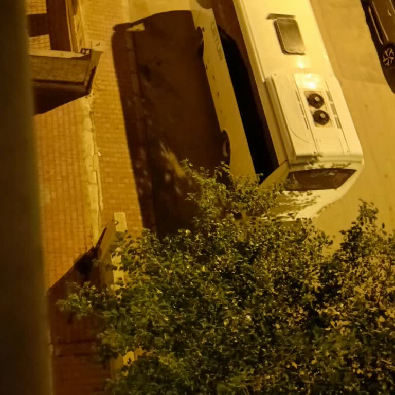 Çetur Bina Otopark Kapısının Önünde Aracınız Ne Arıyor!