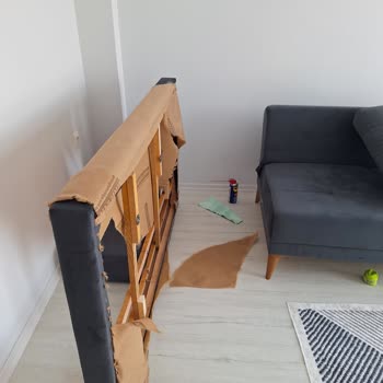 Eskişehir Gündoğdu Mobilya Koltuğu Parçalayıp Gittiler