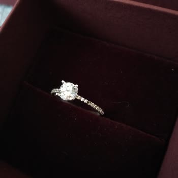 Lizay Pırlanta Taşı Düşmüş Yüzük Gönderdiler!