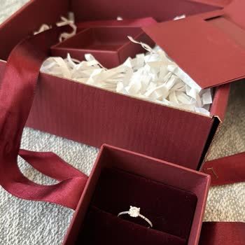 Lizay Pırlanta Taşı Düşmüş Yüzük Gönderdiler!