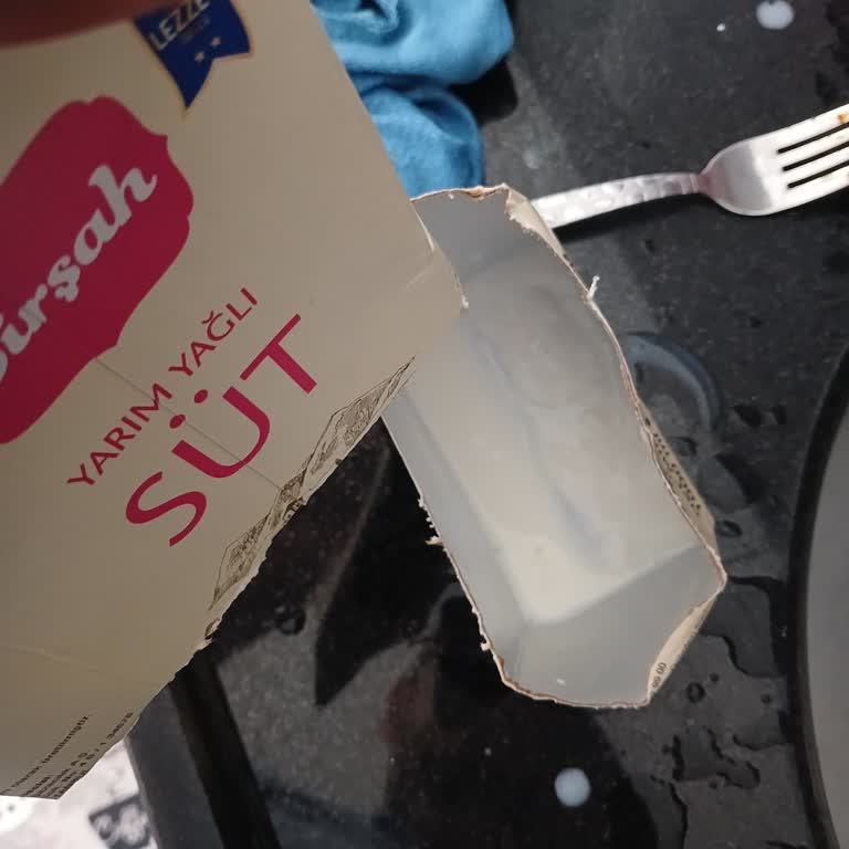 Birşah A101'den Aldığımız Bozuk Süt Sağlığımızı Tehdit Ediyor!