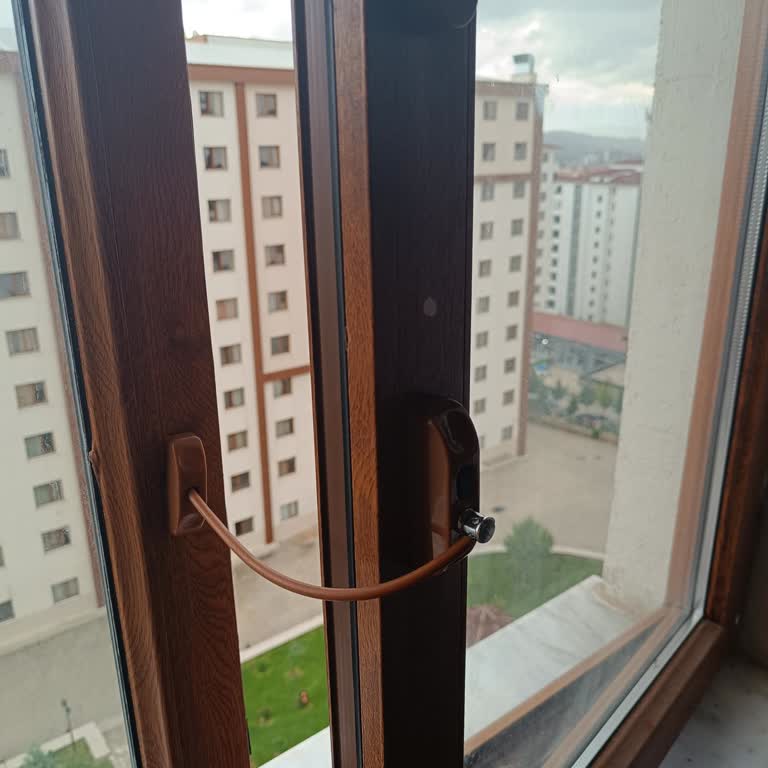 Ahmet Kabaklı KYK Pencere Çocuk Kilidi
