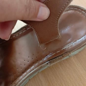 Greyder Marka Sandaletin Bağı Koptu