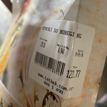 Tatbak Su Böreğinde Eldiven Parçası Şoku!