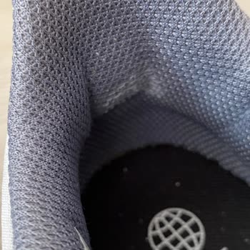 Adidas Ürünlerinin Arkasında Durmuyor!